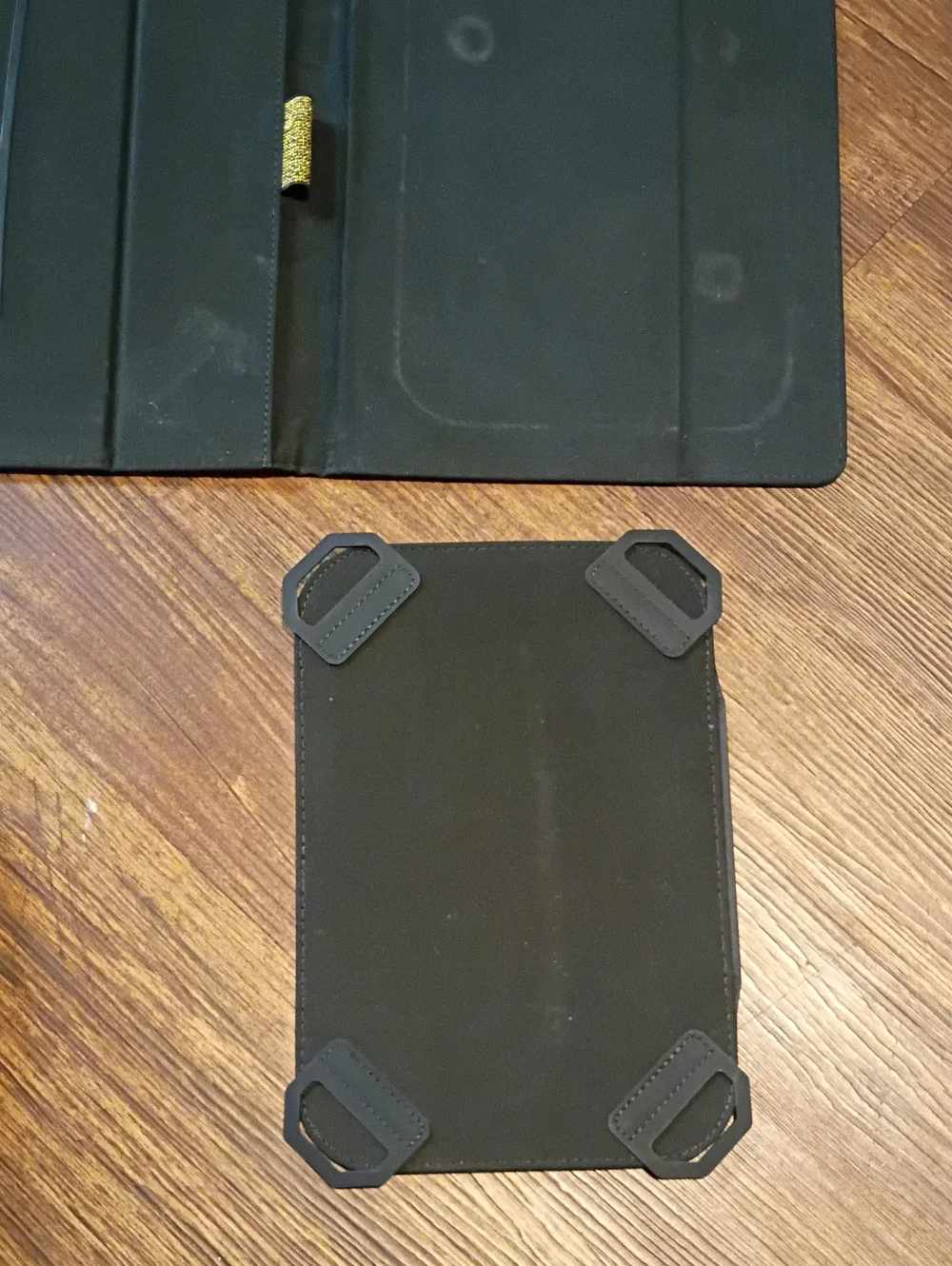 Cynthia Rowley Black Tablet Folio Case with Gold Elastic Office School Career